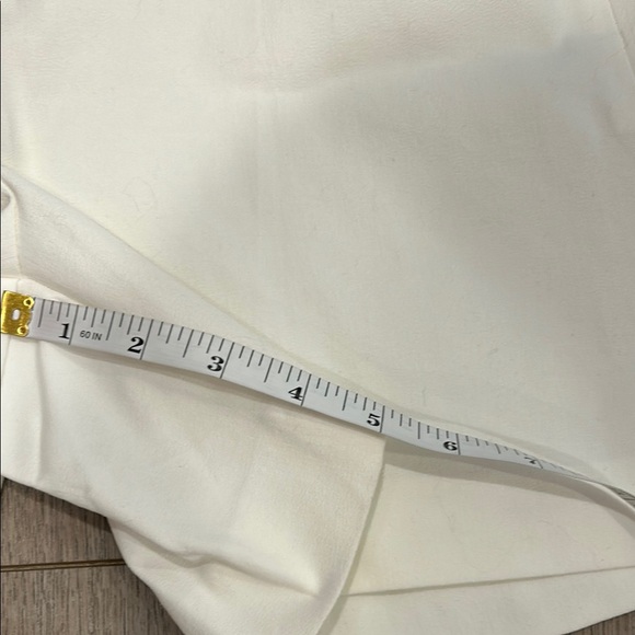 Boston Proper Women’s Cream Tailored Shorts Zip On Side Neutral Basic Size 4 - Picture 4 of 7